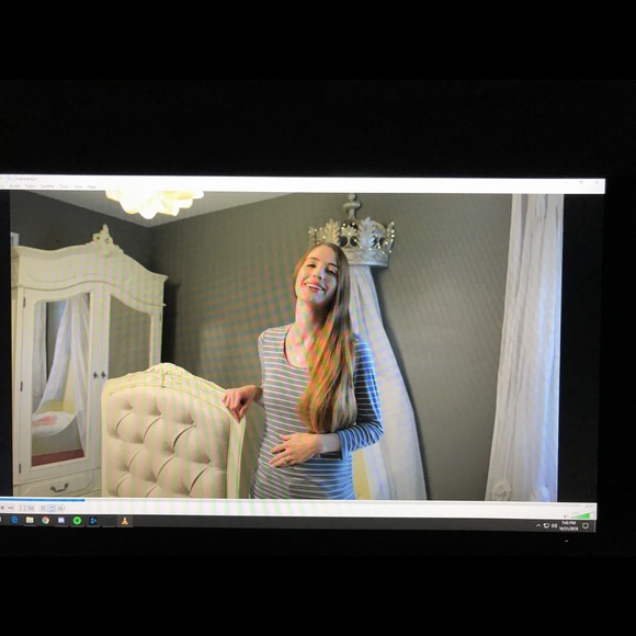 ⭐️ YOUTUBE CHLOE CAPTURE POSHMARK GIVEAWAY! - Picture 3 of 7